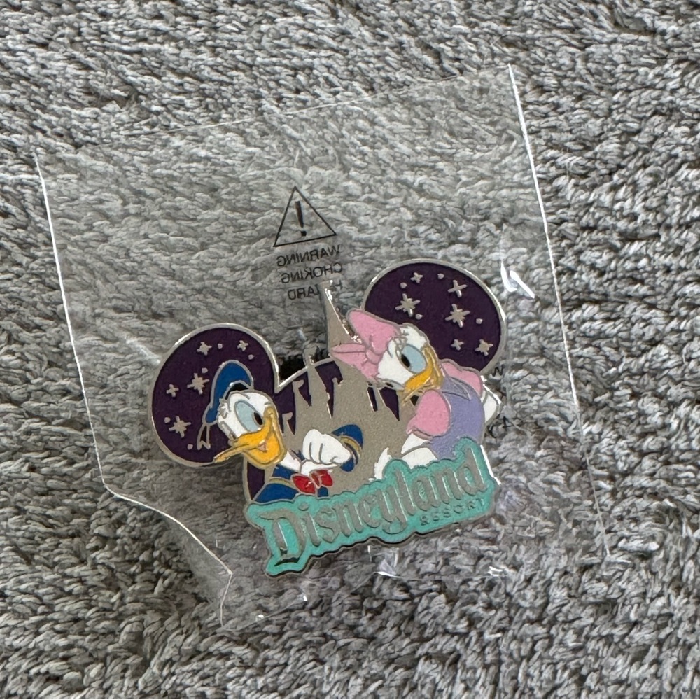 Disneyland Resort Donald and Daisy Pin